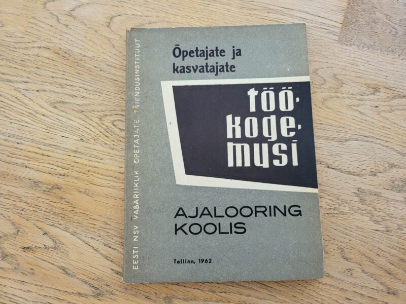 100892803 Ajalooring koolis . Õpetajate ja kasvatajate töökogemusi