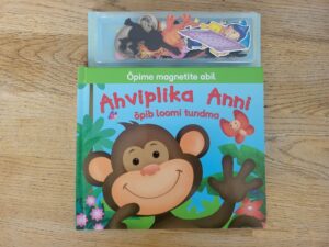 Ahviplika Anni õpib loomi tundma