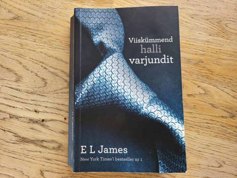 Viiskümmend halli varjundit . E. L. James