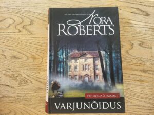 Varjunõidus . Nora Roberts