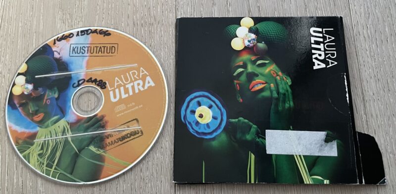 102764877 Laura Ultra