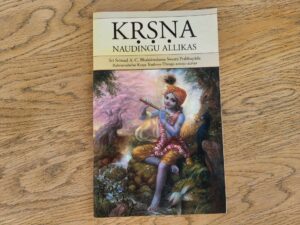 Krsna Naudingu allikas . Sri Srimad A. C. Bhaktivedanta Swam