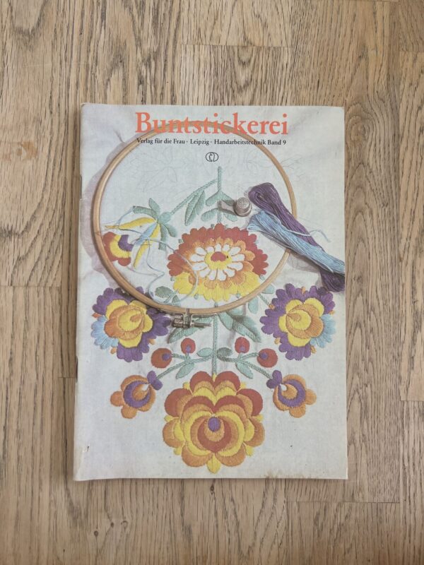 Buntstickerei