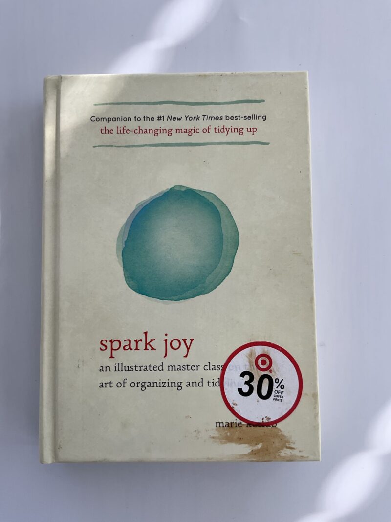 Spark joy - an illustrated master class of organizing and