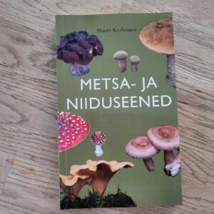 104770566 Metsa- ja niiduseened . Mauri Korhonen
