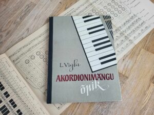 Akordionimängu õpik . Leopold Vigla