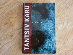 Tantsiv karu . James Crumley