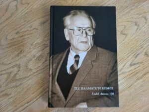 Elu raamatute keskel . Endel Annus