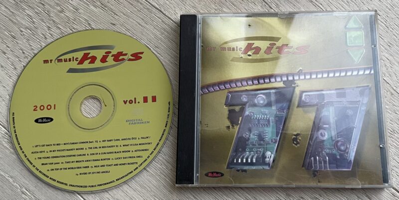 107227046 Mr Music Hits . 2001