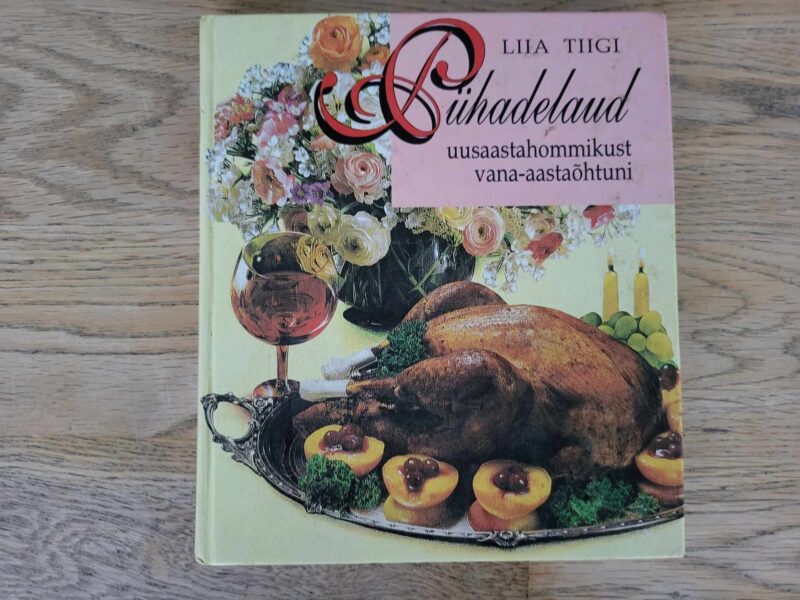 107458076 Pühadelaud uusaastahommikust vana-aastaõhtuni . Liia Tiigi