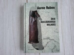 Ärid kuuliaukudega majades . Aarne Ruben