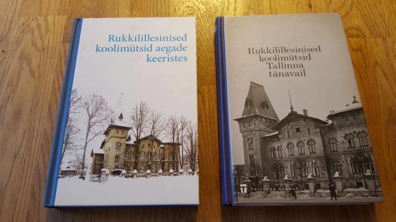 44682920 Rukkilillesinised koolimütsid . 2 raamatut