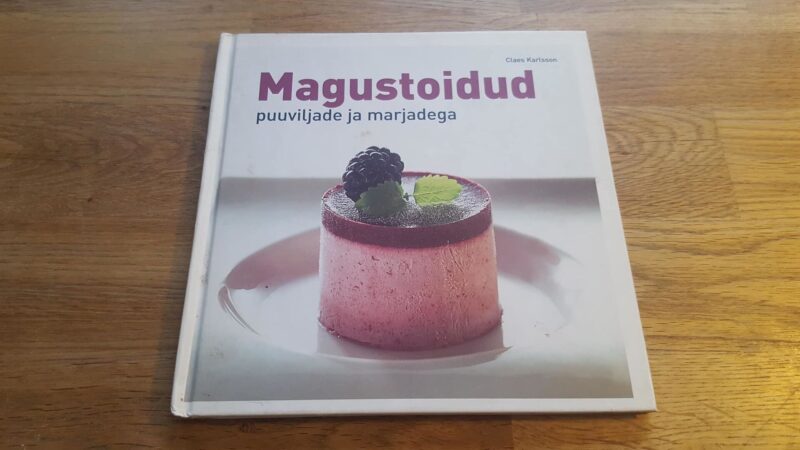46021865 Magustoidud puuviljade ja marjadega