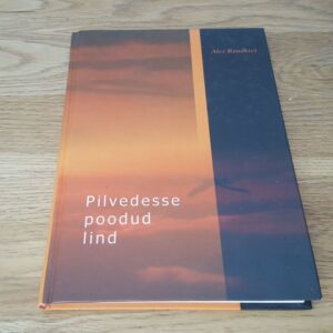 46915320 Pilvedesse poodud lind . Aive Raudkivi