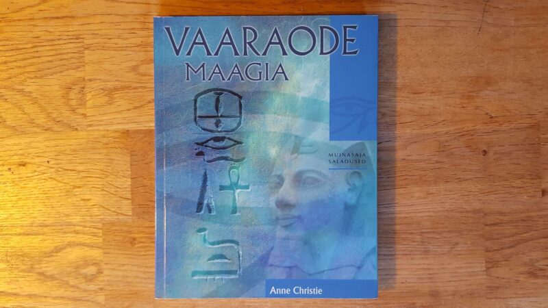 49903281 Vaaraode maagia . Anne Christie