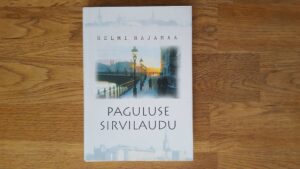 Paguluse sirvilaudu . Helmi Rajamaa