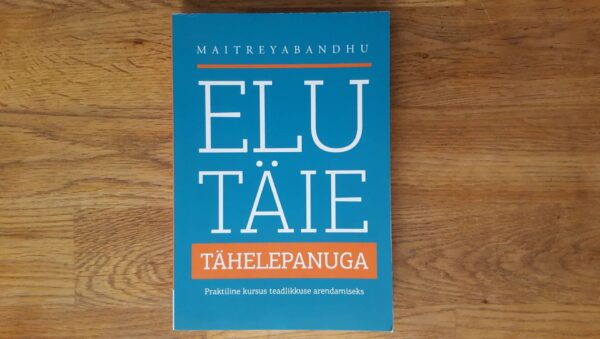 Elu täie tähelepanuga . Maitreyabandhu