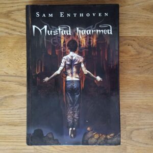 Mustad haarmed . Sam Enthoven