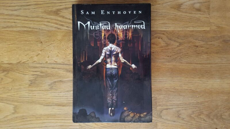 52268101 Mustad haarmed . Sam Enthoven