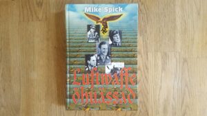 Luftwaffe õhuässad . Mike Spick
