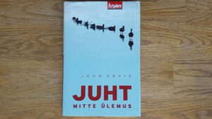 Juht, mitte ülemus . John Adair