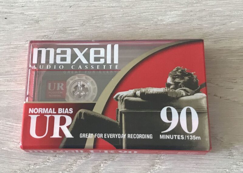 61136823 Maxell UR 90