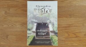 Kullaväljade kuningad . Alexandra Ripley