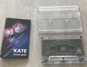 Kate "teisel pool"