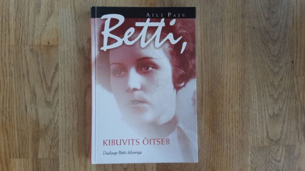 Betti kibuvits õitseb . Aili Paju