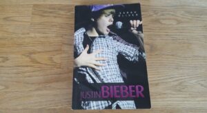Justin Bieber . Sarah Oliver