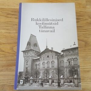 Rukkilillesinised koolimütsid Tallinna tänavail