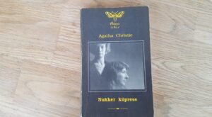 Nukker küpress . Agatha Christie . Öölane