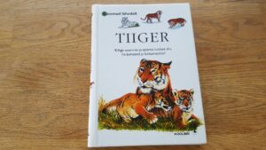Tiiger . Sari Loomad lähedalt