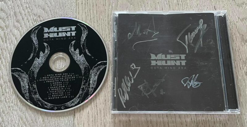 Must Hunt  Oota Mind Ära . autogrammidega