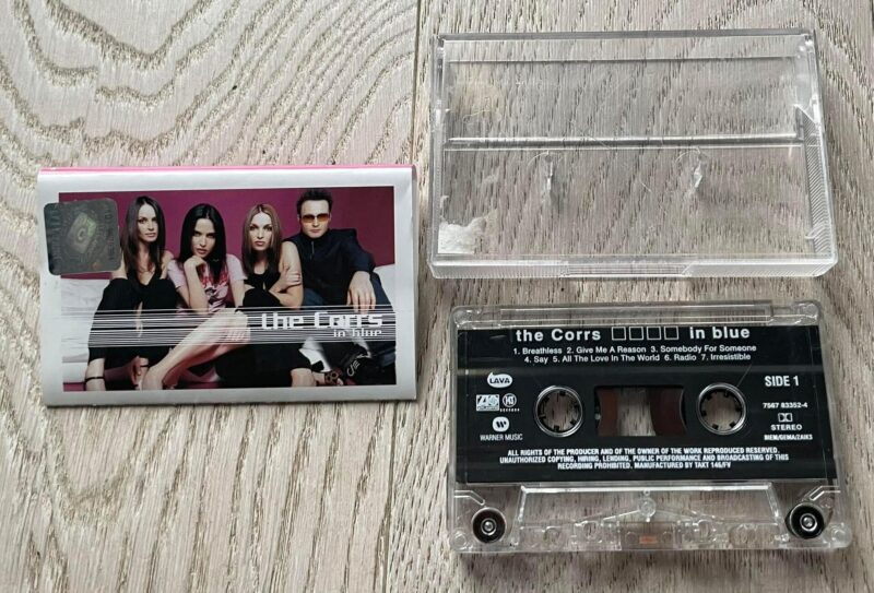 86920168 The Corrs in blue