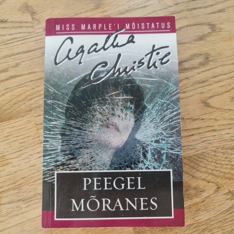 Peegel mõranes . Agatha Christie