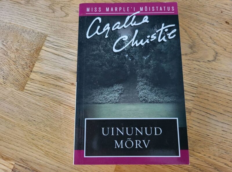 Uinunud mõrv . Agatha Christie