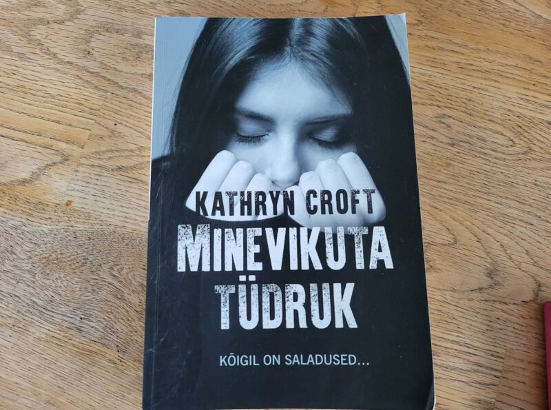 95342971 Minevikuta tüdruk . Kathrin Croft