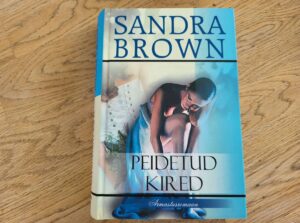 Peidetud kired . Sandra Brown