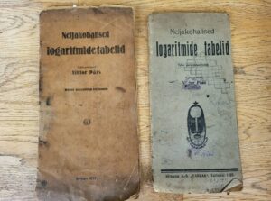 Neljakohalised logaritmide tabelid . Viktor Päss