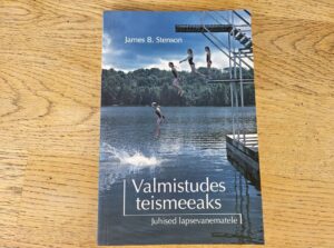 Valmistudes teismeeaks . James B. Stenson