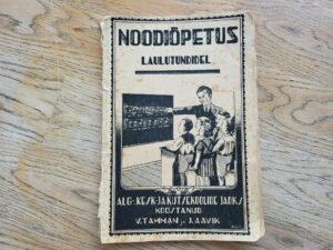 Noodiõpetus laulutundidel . 1934