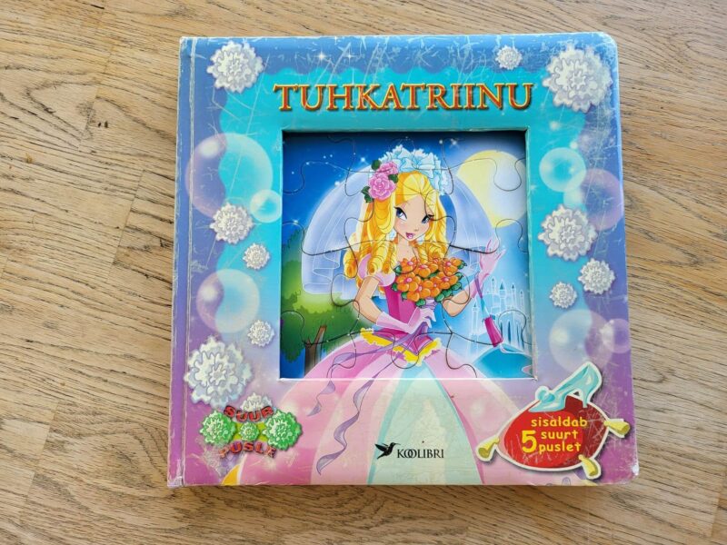 Tuhkatriinu pusleraamat