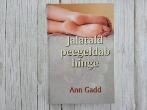 Jalatald peegeldab hinge . Ann Gadd