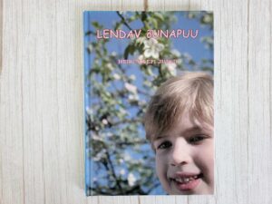 Lendav õunapuu . Heiki Vilep