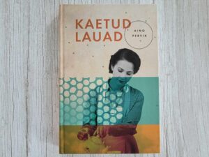 Kaetud lauad . Aino Pervik