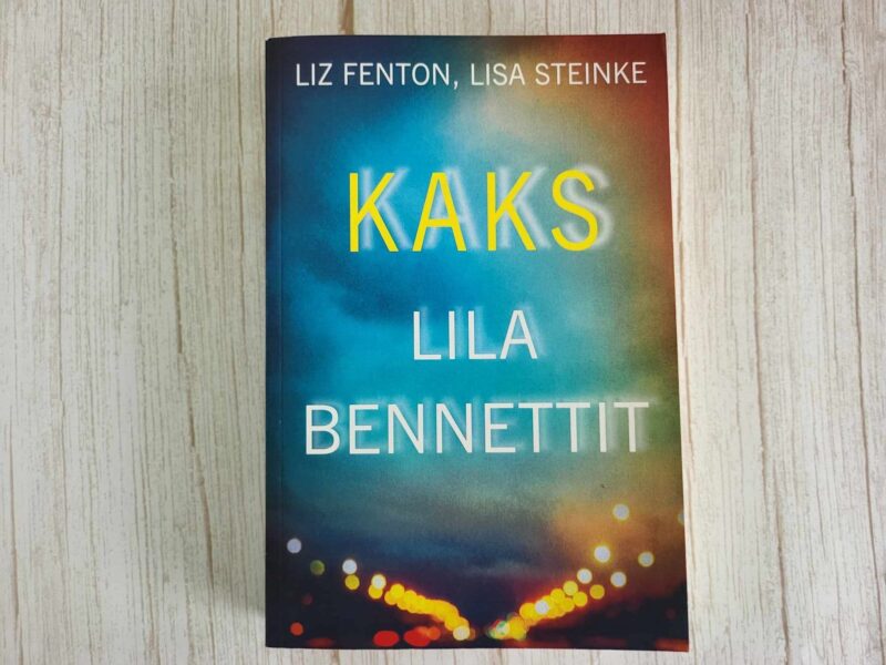114212692 Kaks Lila Bennettit . Liz Fenton ja Lisa Steinke