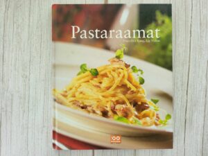 Pastaraamat . Angeelika Kang ja Lia Virkus