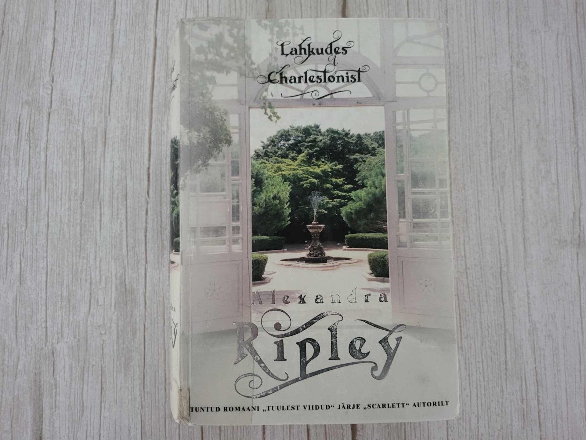 Lahkudes Charlestonist . Alexandra Ripley - Raamatugalerii