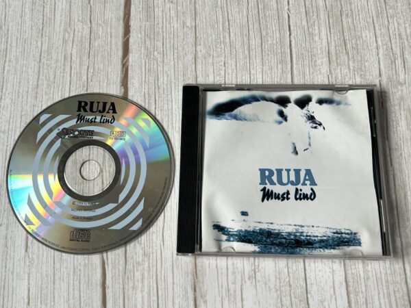 Ruja Must Lind